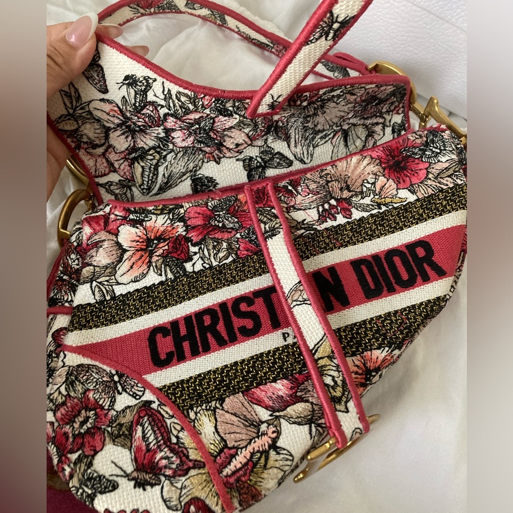 ✅SOLD ✅ Dior Fuschia and Gold Floral Saddle Bag - Picture 8 of 9